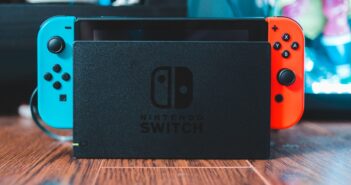 black and red nintendo switch