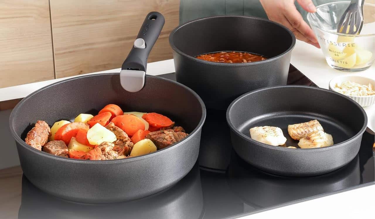 Des poêles et casseroles de la marque Tefal.