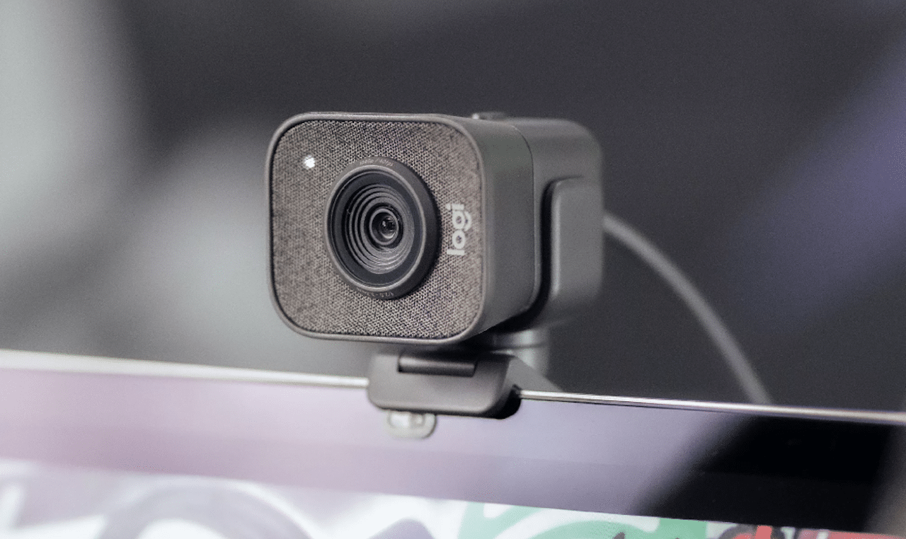 Une webcam de la marque Logitech.