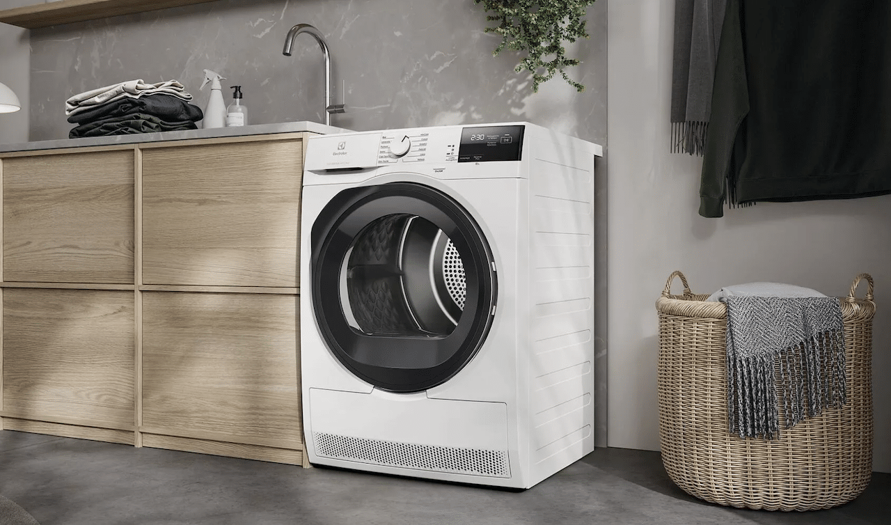 Un sèche-linge pompe à chaleur dans une buanderie.